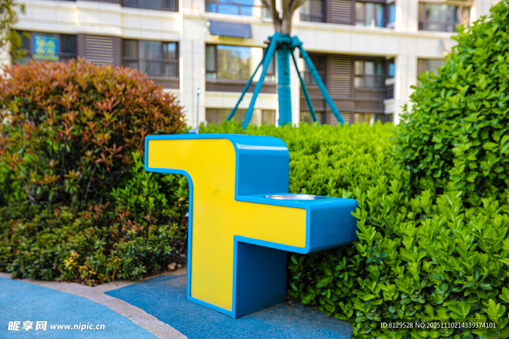 户外多彩立体字母景观