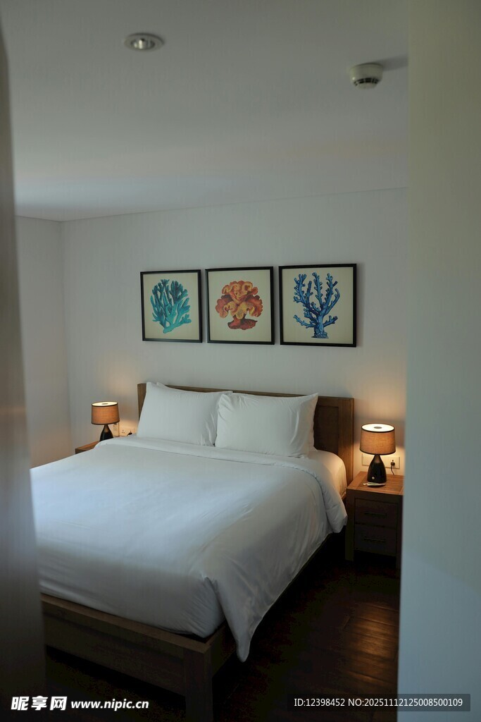 简约温馨的卧室室内场景