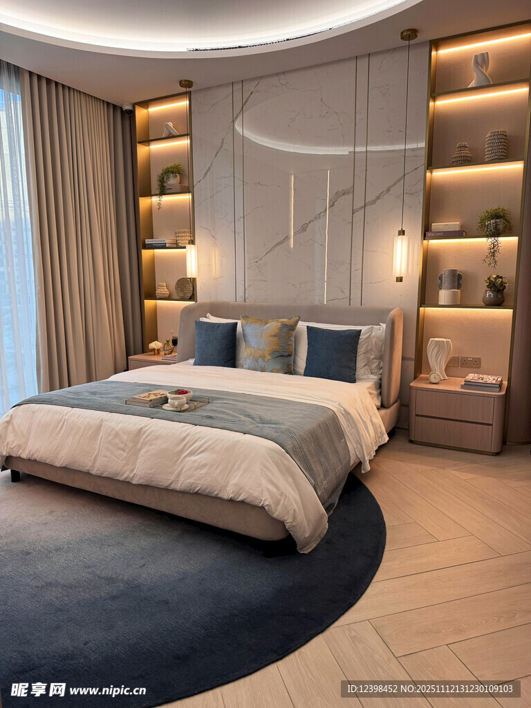 现代简约风豪华卧室空间