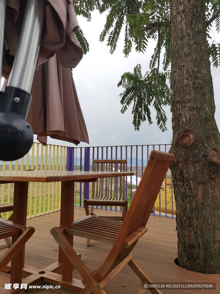 户外休闲露台桌椅景观