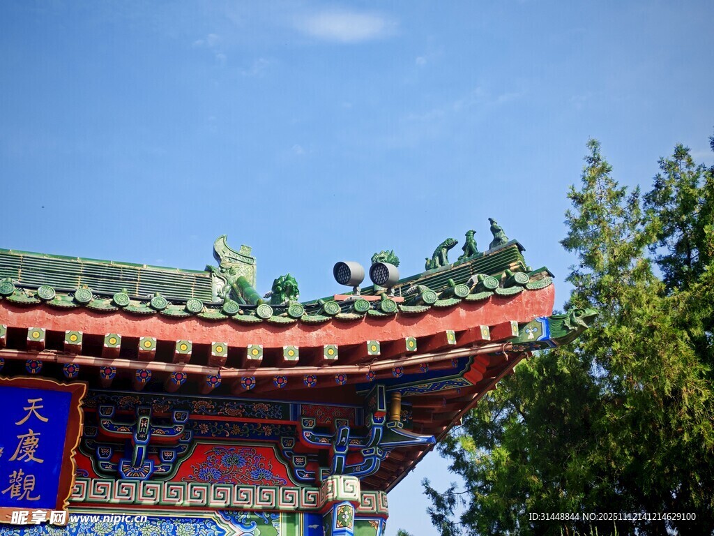 中式古建筑屋檐一角