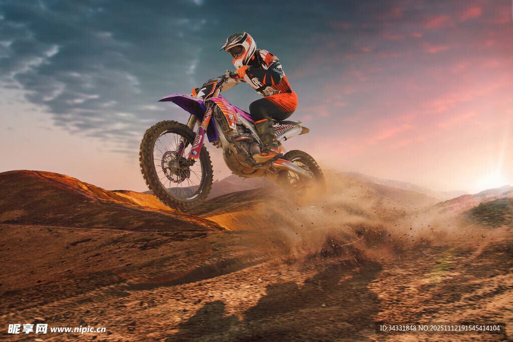 越野摩托飞跃精彩瞬间