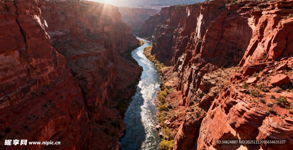壮丽峡谷中的蜿蜒河流