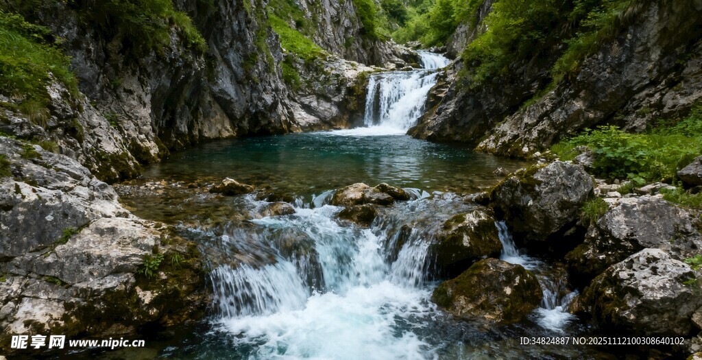 山间溪流瀑布自然美景
