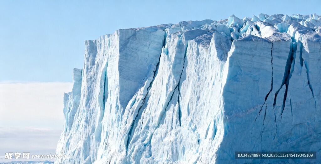 巍峨壮观的高耸冰川