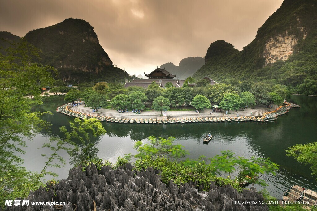 山水相依的绝美自然景观