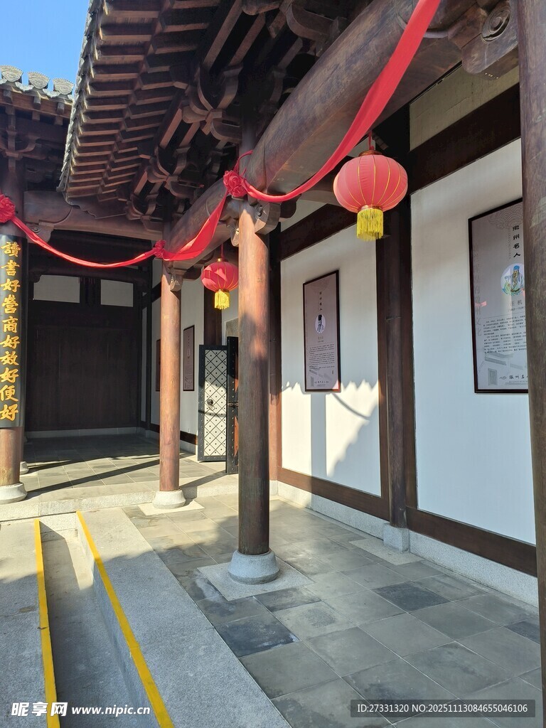 中式庭院古建筑红灯笼