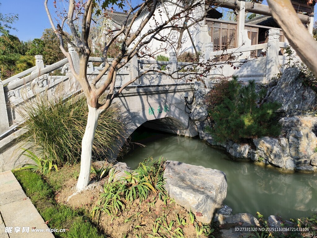 中式园林石桥水景风光