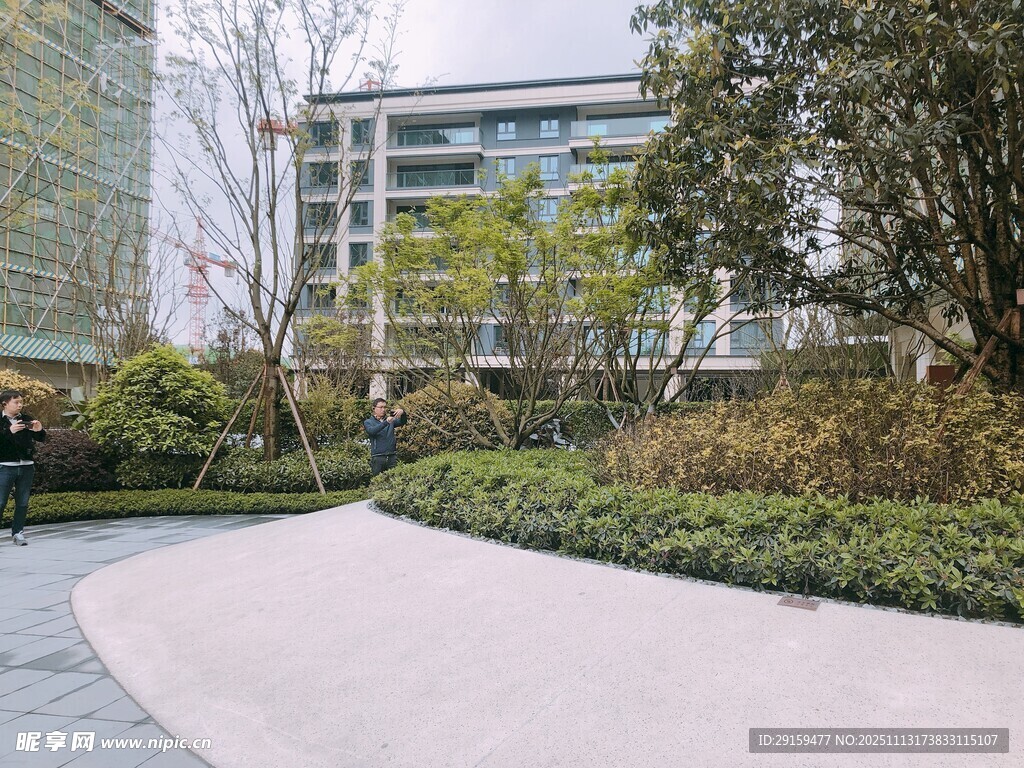 现代都市中的静谧景观空间