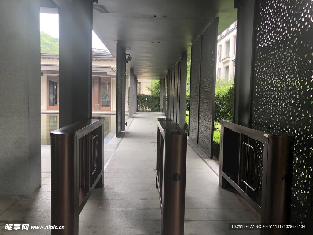 现代简约风格门禁通道