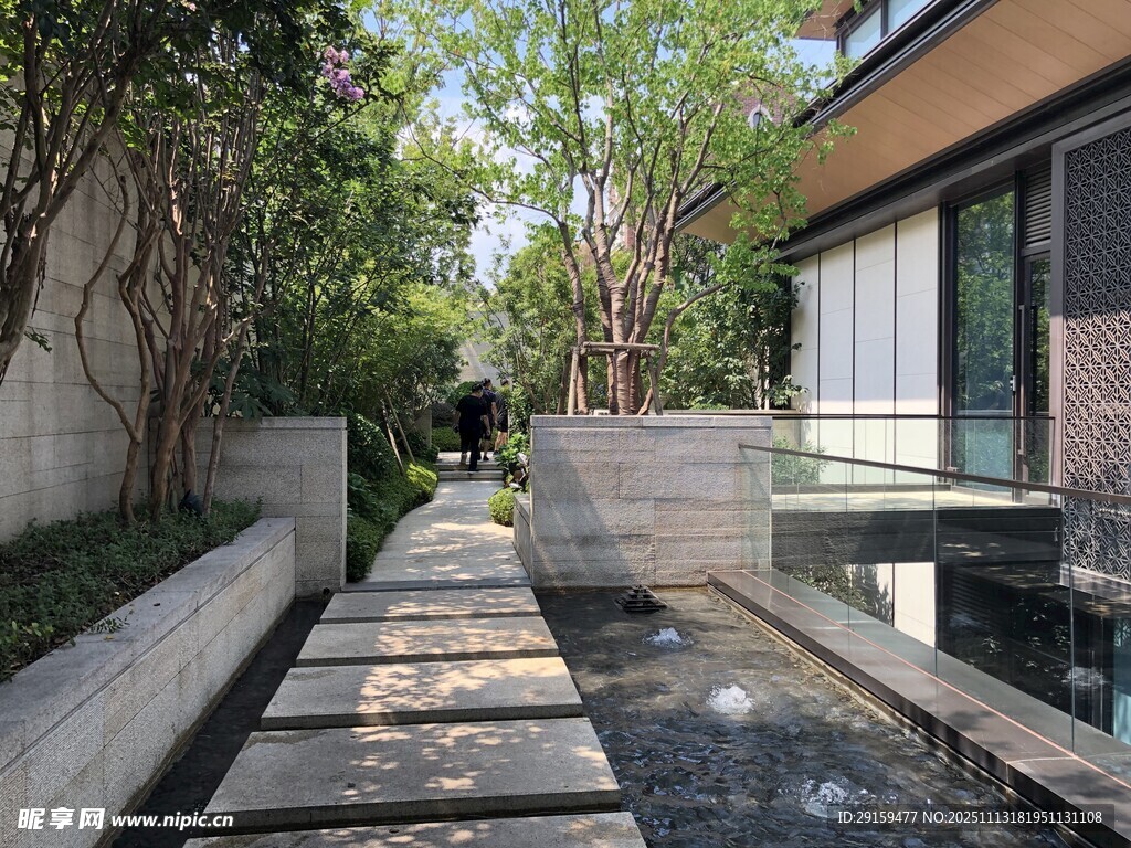 现代庭院水景木质步道景观