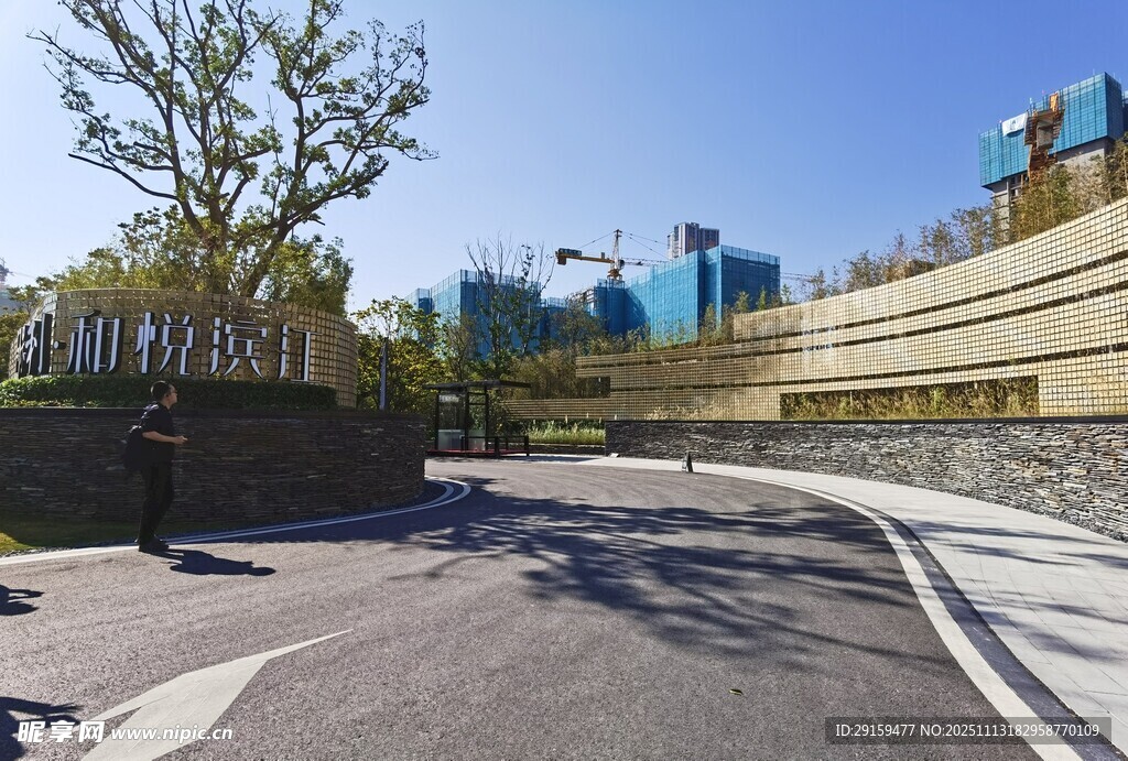 城市道路旁的景观环境