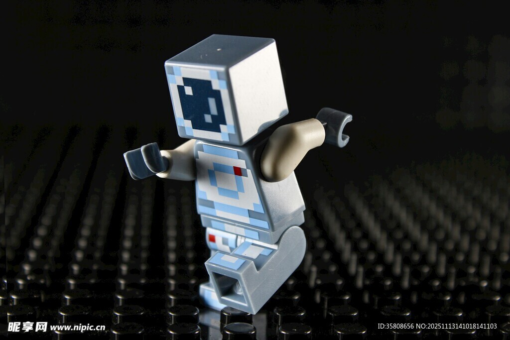 行走的机器人模型