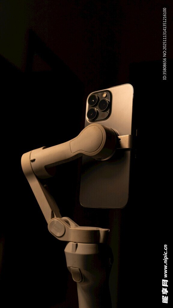 机械臂握持手机