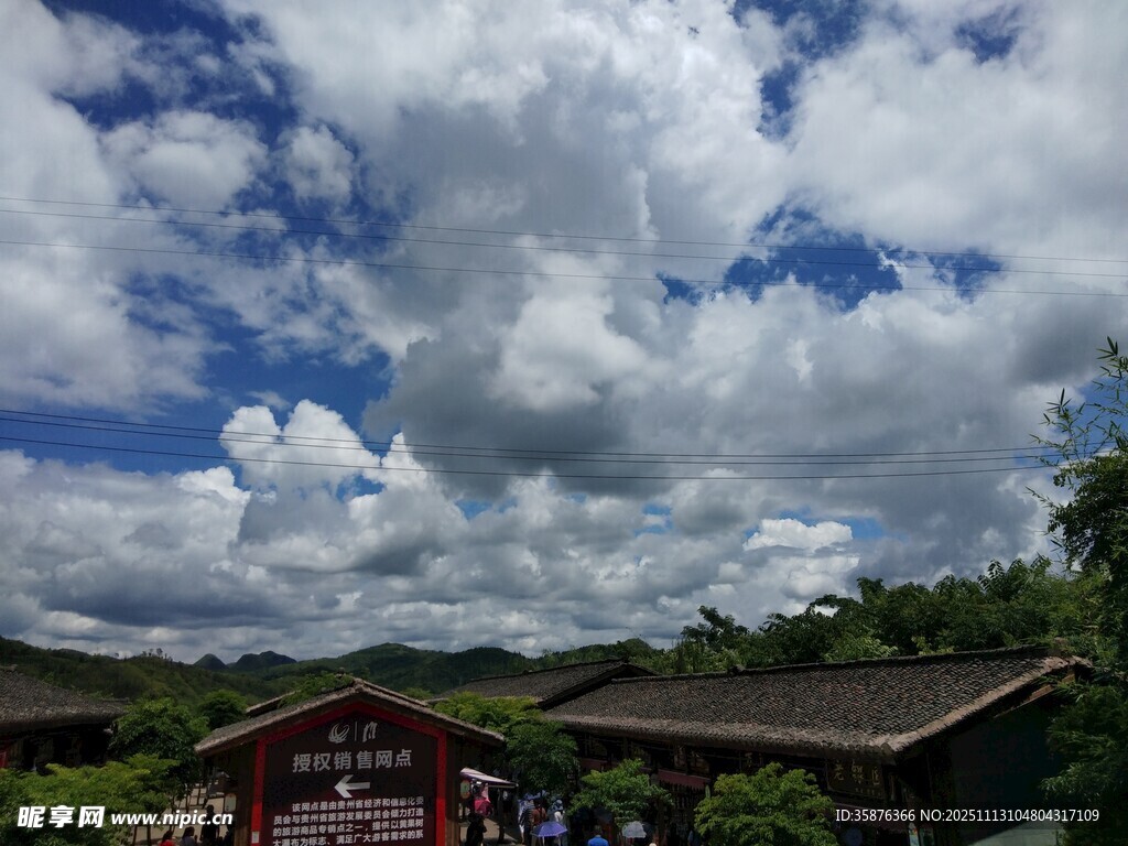 古建风光蓝天白云下的景致