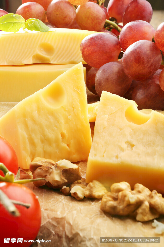 美味奶酪与鲜果坚果组合