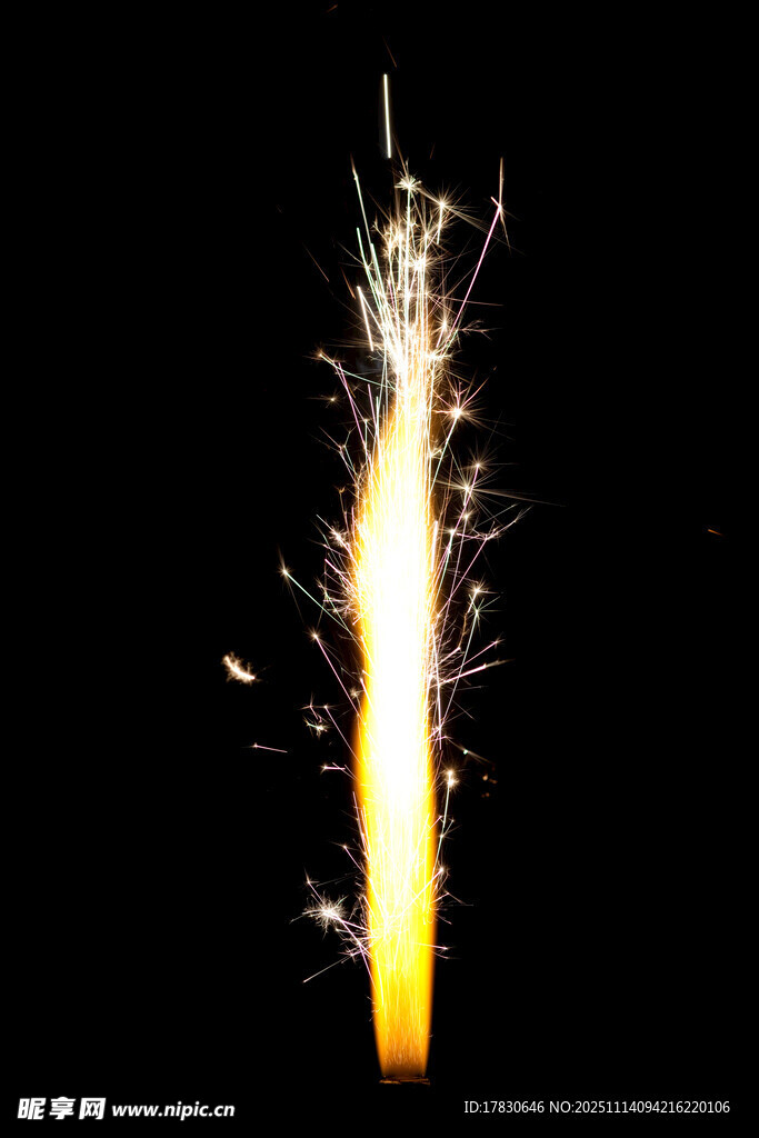 闪耀的手持烟花特写