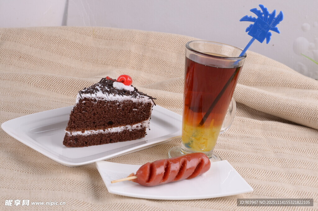 蛋糕饮料热狗套餐