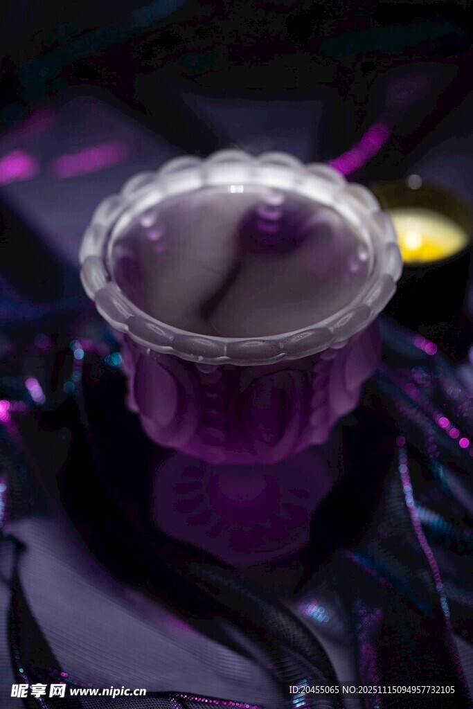 紫色果冻杯精致诱人