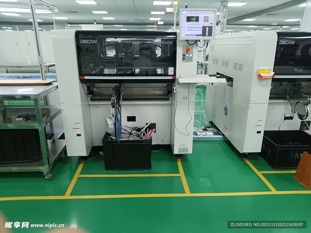 工厂内的自动化生产设备