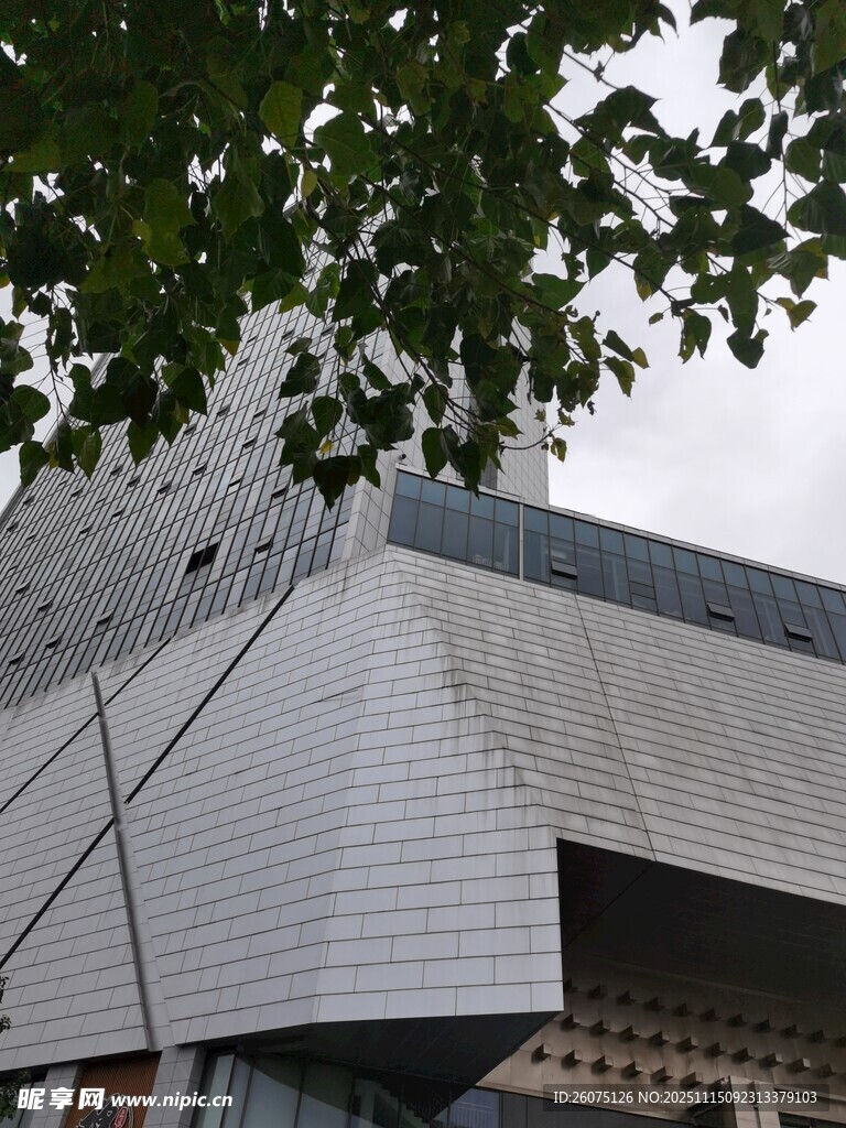 现代风格建筑外观一角