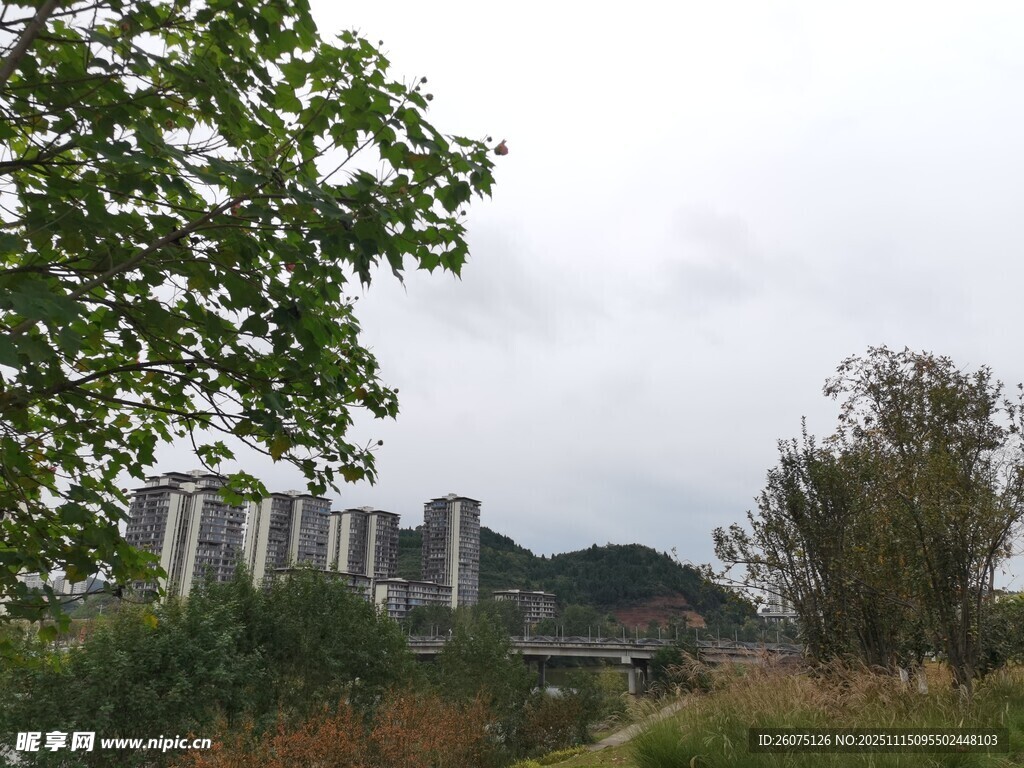 城郊自然与建筑景观