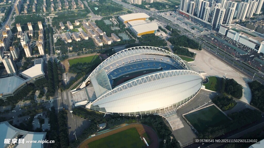 城市中的大型体育场