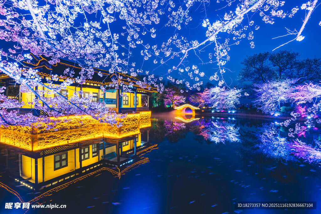 梦幻夜景中的璀璨中式建筑