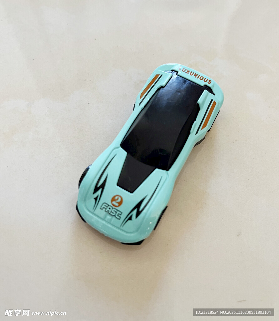 玩具跑车