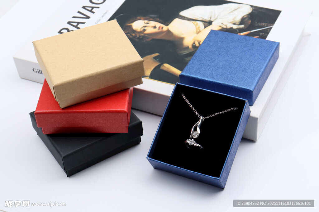 精美首饰盒与首饰展示