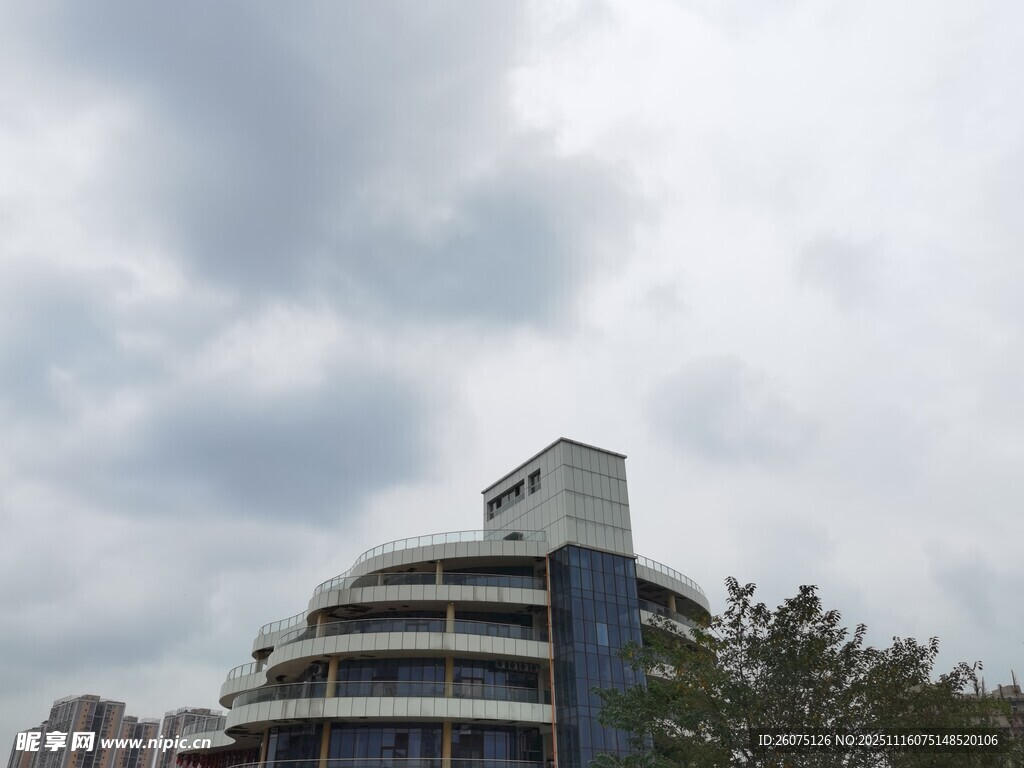 现代风格多层建筑外观