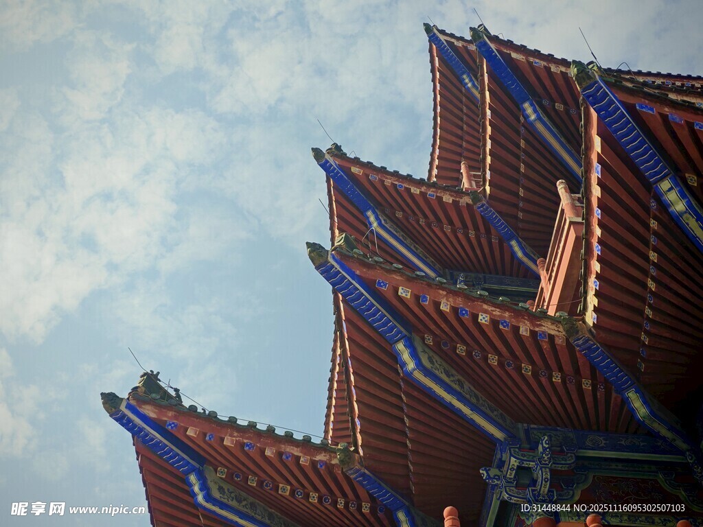 中式飞檐古建筑一角