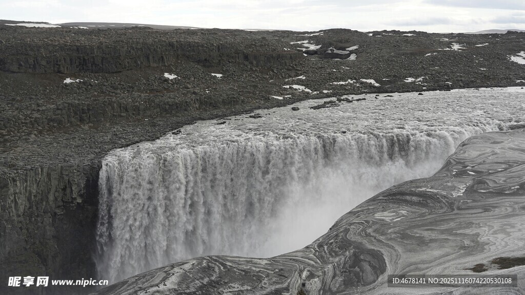 壮观瀑布自然景观