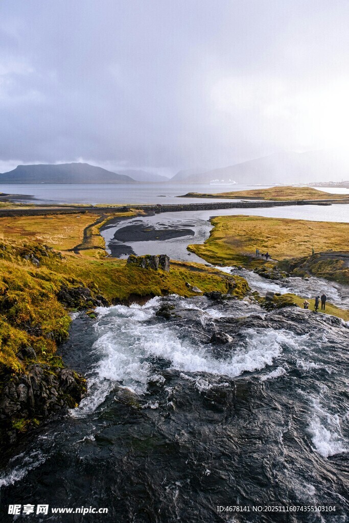 山间溪流自然美景如画