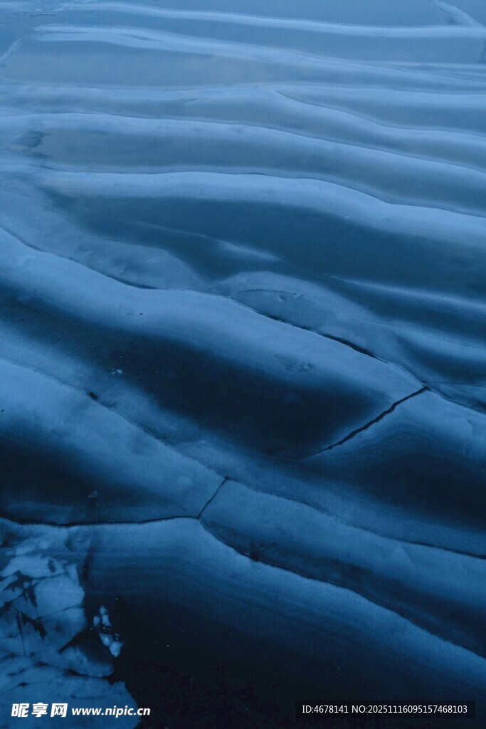 蓝色水波纹理特写