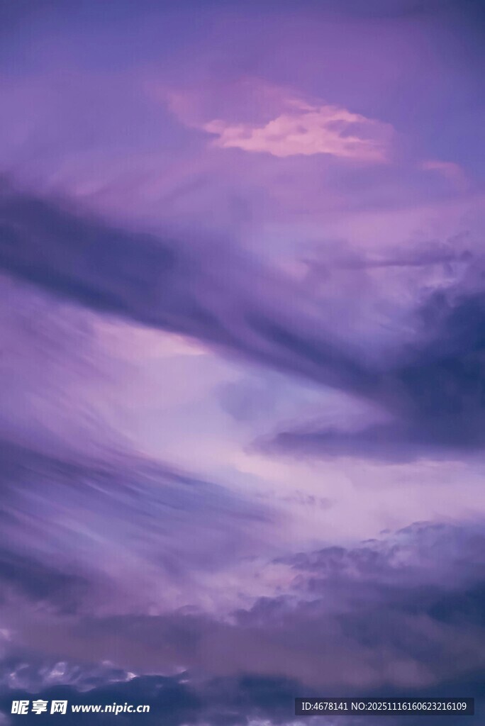 梦幻紫色天空云彩景观