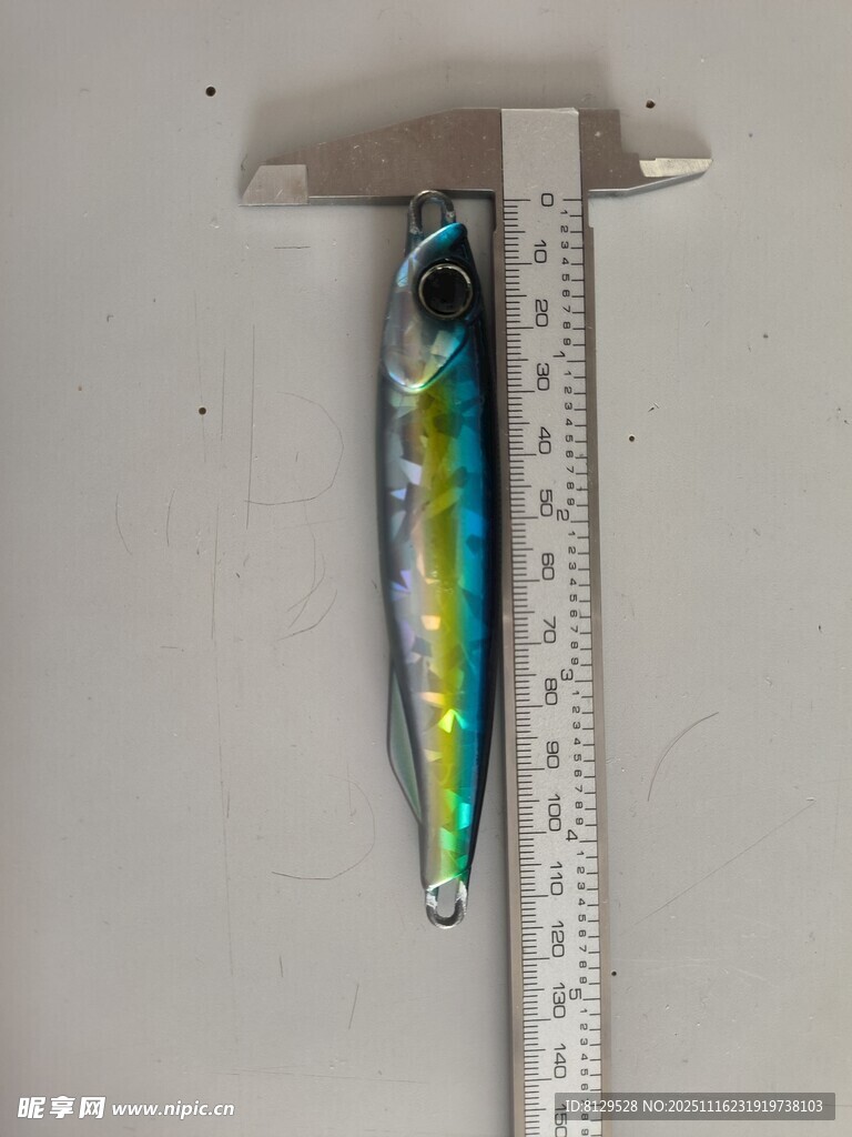 彩色鱼饵测量展示