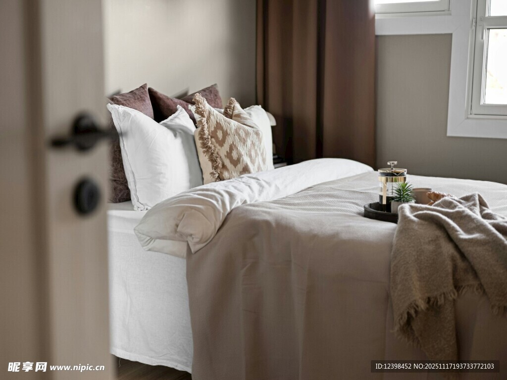 温馨卧室床铺布置展示