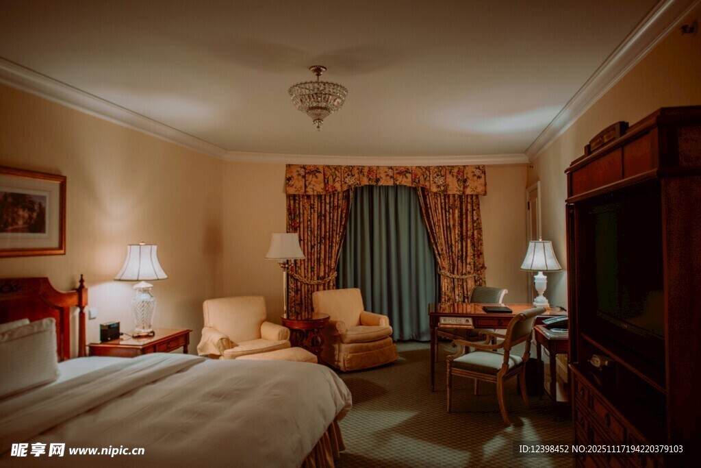 温馨典雅的酒店客房场景