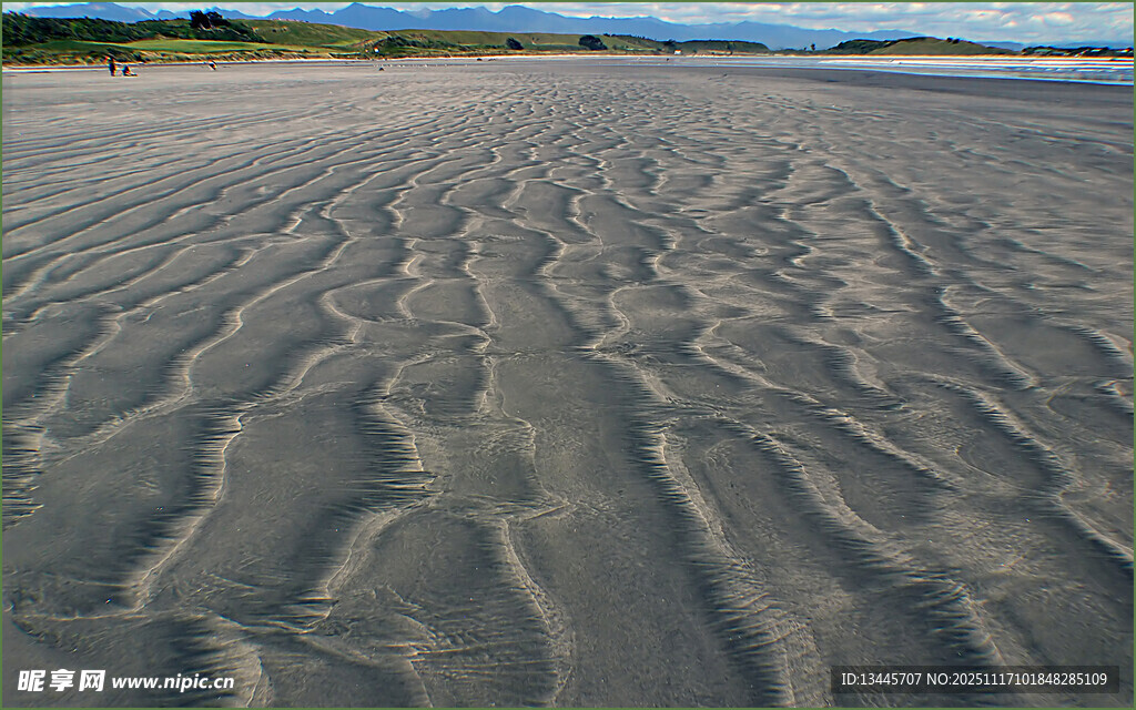 沙滩上的波纹纹理