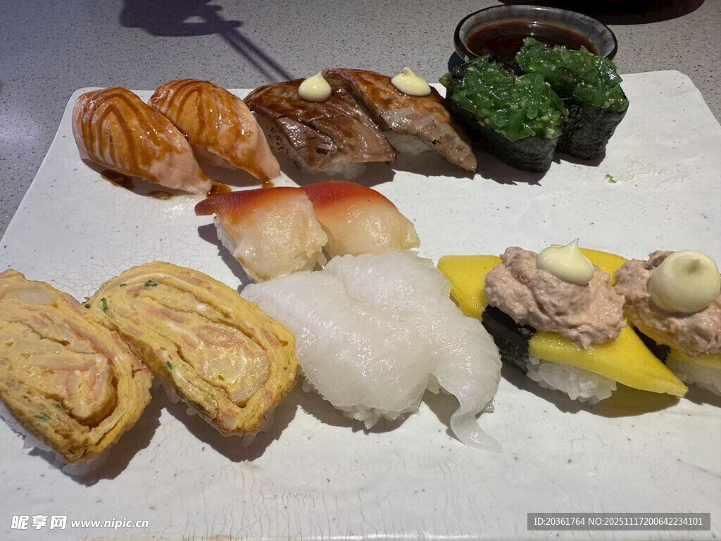 多样美味寿司拼盘