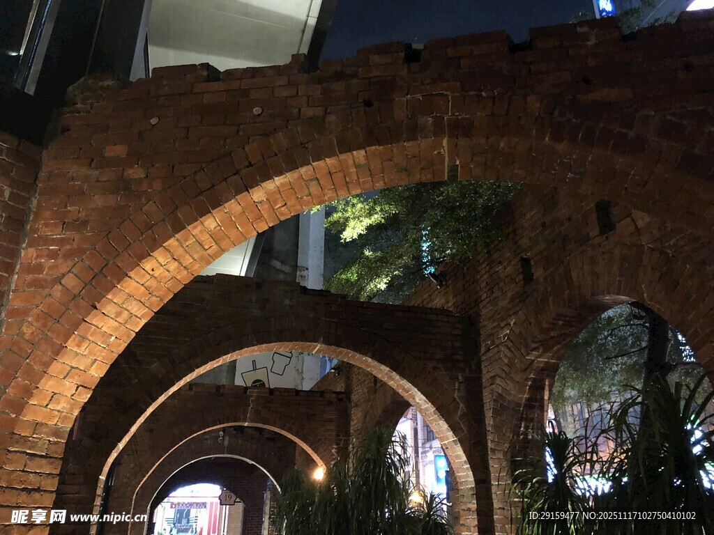 拱形砖墙夜景建筑景观