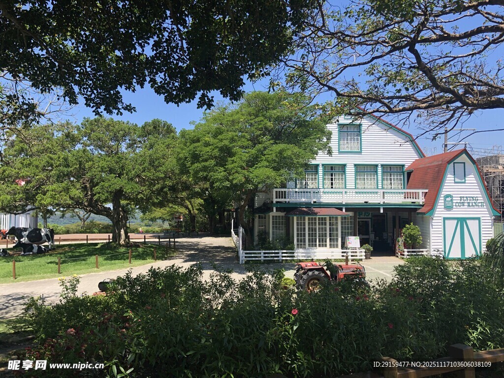 郊外温馨小屋风景