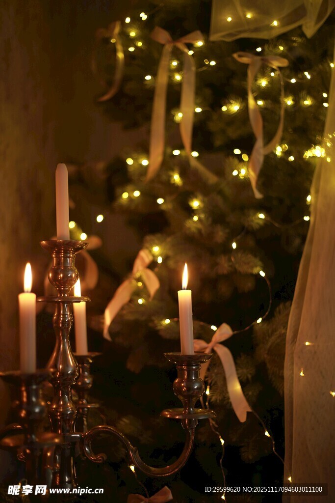 温馨圣诞烛光装饰场景