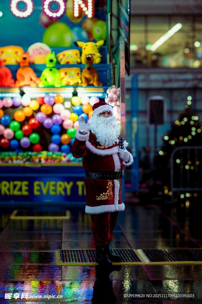 商场中的圣诞老人装饰