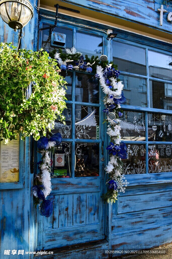 蓝色复古风店铺外观装饰