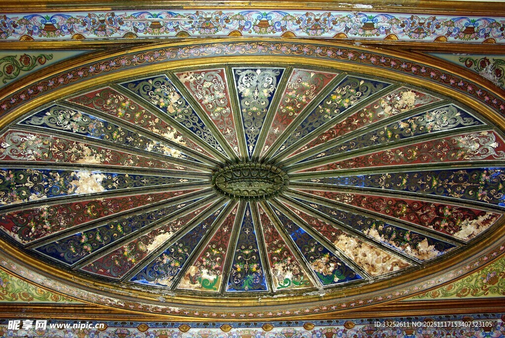 华丽穹顶壁画艺术
