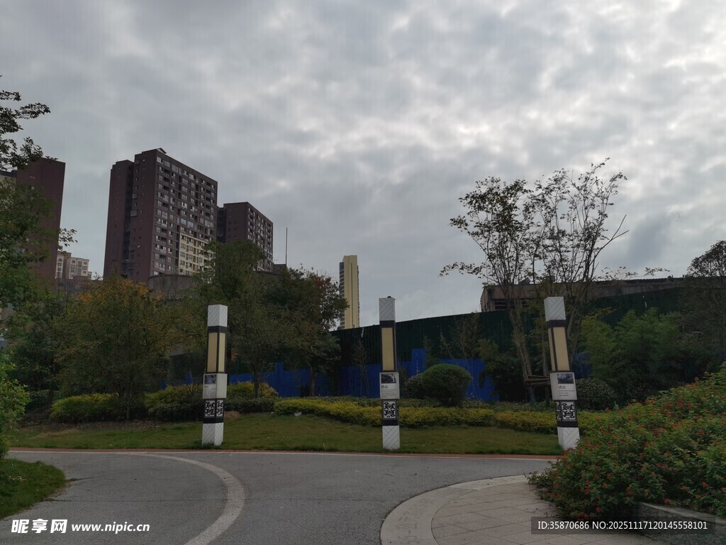 城市公园一角景观