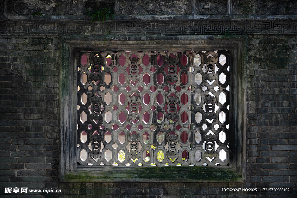 宁波天一阁古朴镂空窗饰