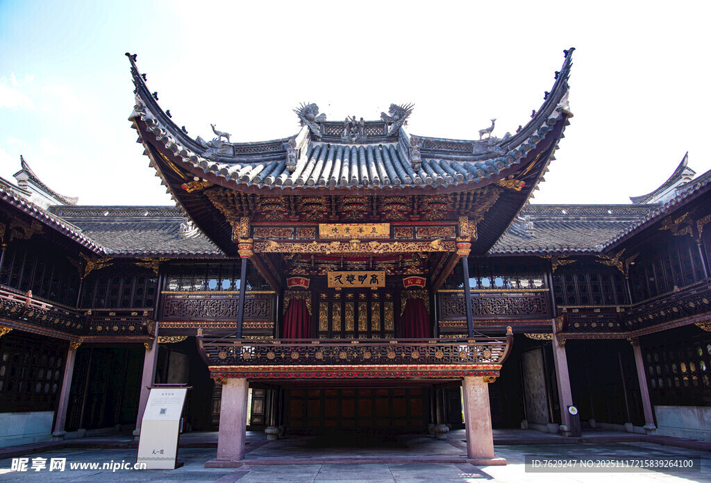 宁波天一阁戏台飞檐翘角之美